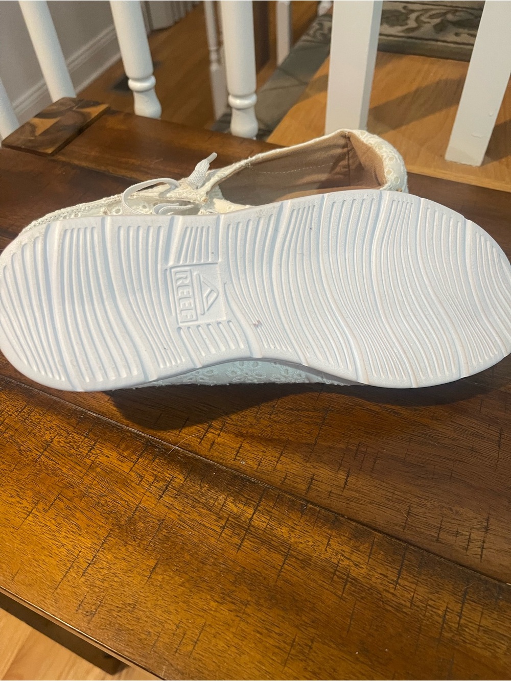 Reef Women's White Eyelet Lace-Up Flats - Picture 4 of 5